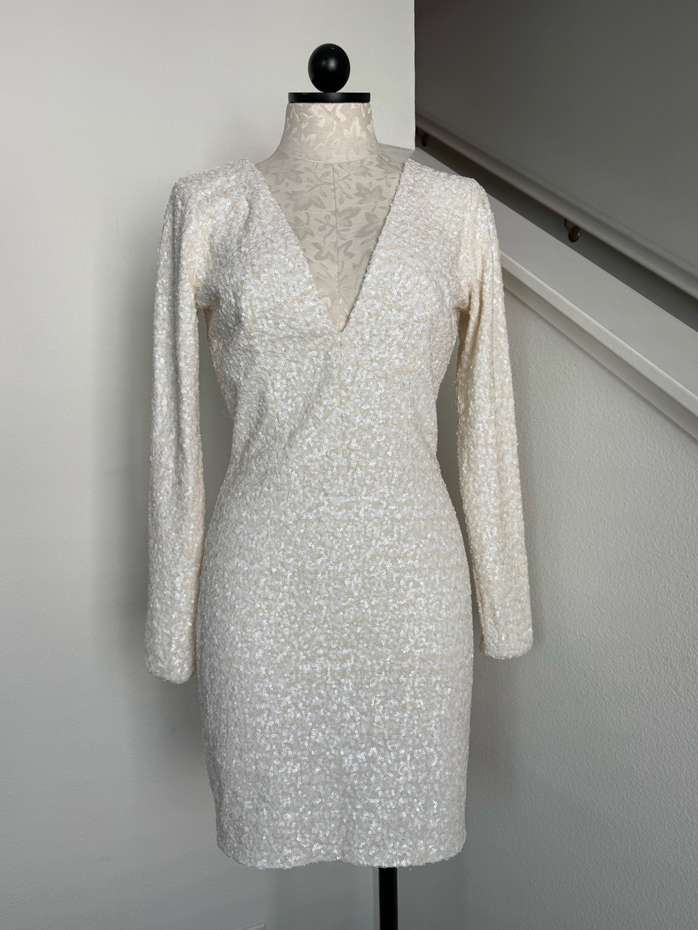 Dress the Population Bridget long sleeve sequin mini dress Large White Deep V